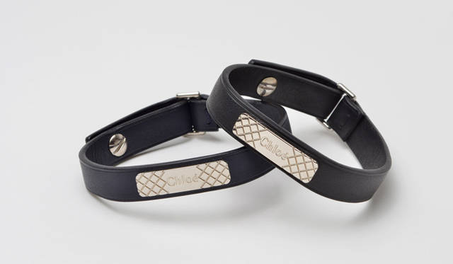 <strong>Chloé│クロエ</strong>　レザーブレスレット 各3万450円（ともにクロエ／クロエ インフォメーションデスク）
