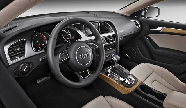 <strong>Audi A5 ＆S5｜アウディ A5＆S5</strong>　A5スポーツバック