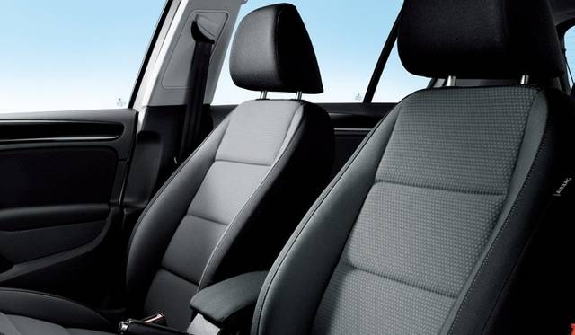 <strong>Volkswagen Golf Trendline Blue Motion Technology｜フォルクスワーゲン ゴルフ ブルー モーション テクノロジー</strong>ファブリックシート（前席）