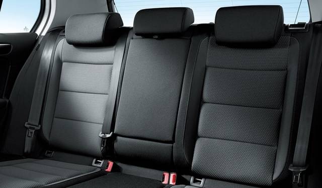 <strong>Volkswagen Golf Trendline Blue Motion Technology｜フォルクスワーゲン ゴルフ ブルー モーション テクノロジー</strong>_ファブリックシート（後席）
