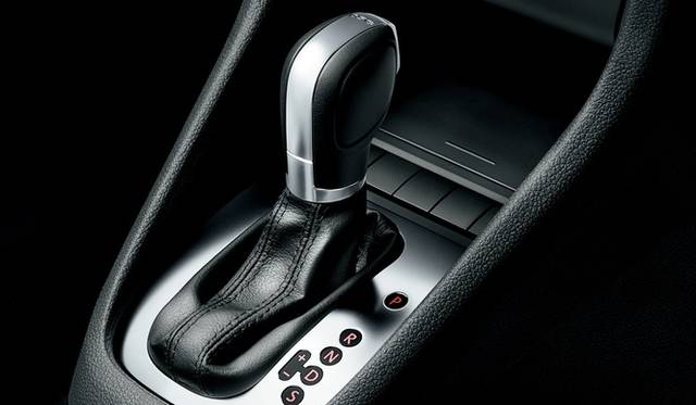 <strong>Volkswagen Golf Trendline Blue Motion Technology｜フォルクスワーゲン ゴルフ ブルー モーション テクノロジー</strong>7速DSGシフトノブ