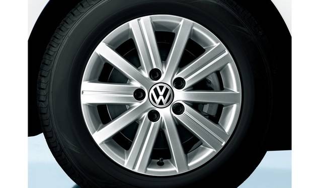 <strong>Volkswagen Golf Trendline Blue Motion Technology｜フォルクスワーゲン ゴルフ ブルー モーション テクノロジー</strong>6.5J×15アルミホイール