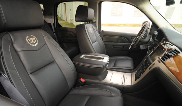 <strong>CADILLAC ESCALADE｜キャデラック エスカレード</strong>　