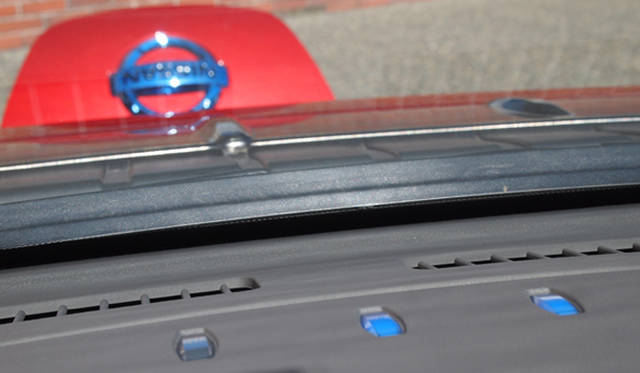 <strong>NISSAN LEAF｜日産 リーフ</strong>　充電インジケーターの点灯・点滅・消灯によって充電量を教えてくれる。