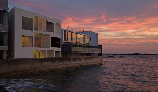 <strong>NISSAN LEAF｜日産 リーフ</strong>　佐島にあるウィークリー別荘『Nowhere but Sajima』。　©Chiaki Yasukawa