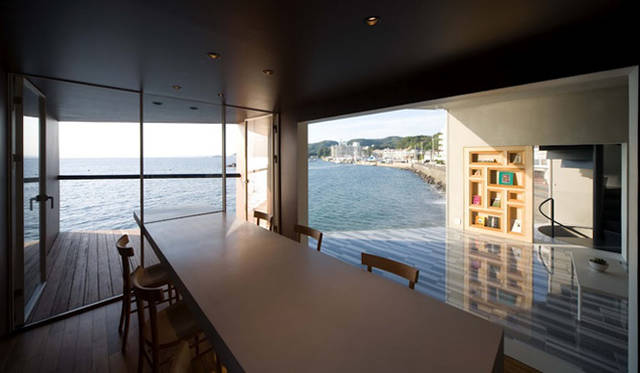 <strong>NISSAN LEAF｜日産 リーフ</strong>　建物の中からは富士山や江ノ島を見わたすことができる。　©Chiaki Yasukawa