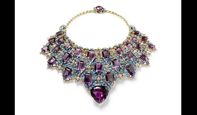 <strong>ART FILE 05｜「The art of Cartier」</strong>　Bib necklace. Cartier Paris, special order, 1947. Nick Welsh, Cartier Collection © Cartier.