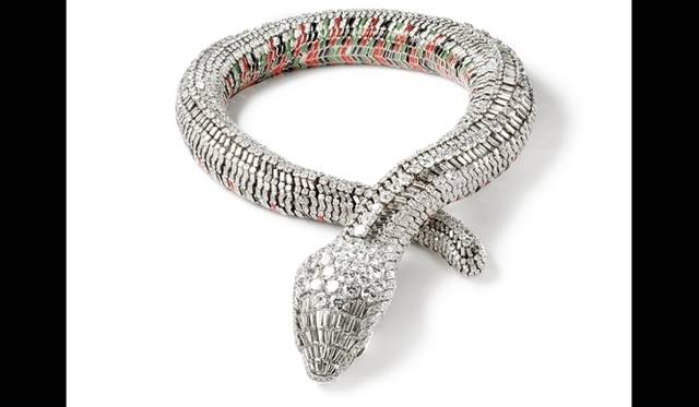 <strong>ART FILE 05｜「The art of Cartier」</strong>　Snake necklace. Cartier Paris, special order, 1968. Nick Welsh, Cartier Collection © Cartier.