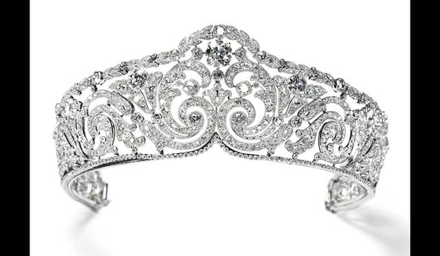 <strong>ART FILE 05｜「The art of Cartier」</strong>　Scroll tiara. Cartier Paris, 1910. Nick Welsh, Cartier Collection　© Cartier