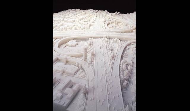 曽根裕《ハイウェイ・ジャンクション 110-10》2002年　©SONE Yutaka　金沢21世紀美術館蔵　 Courtesy David Zwirner, New York