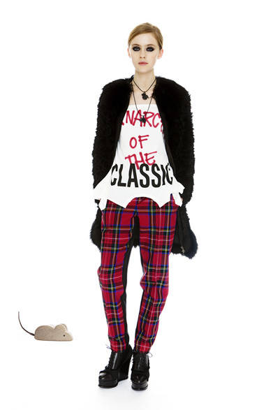 <strong>MOSCHINO CHEAP&CHIC｜モスキーノ チープ＆シック</strong>　2012-13年秋冬プレコレクション速報