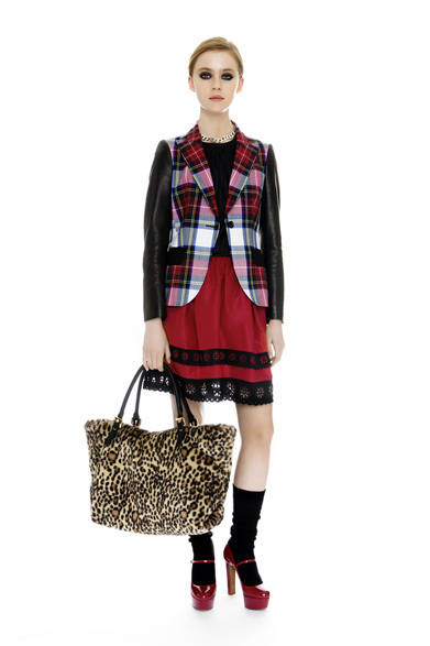 <strong>MOSCHINO CHEAP&CHIC｜モスキーノ チープ＆シック</strong>　2012-13年秋冬プレコレクション速報