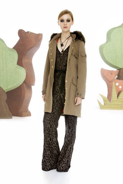 <strong>MOSCHINO CHEAP&CHIC｜モスキーノ チープ＆シック</strong>　2012-13年秋冬プレコレクション速報