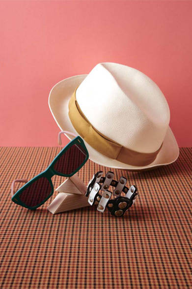 　「ST.VALENTINE’S DAY GIFT 2012」　<strong>MARNI</strong>　上から、帽子5万4600円、サングラス4万3050円、ブレスレット2万5725円（2階）