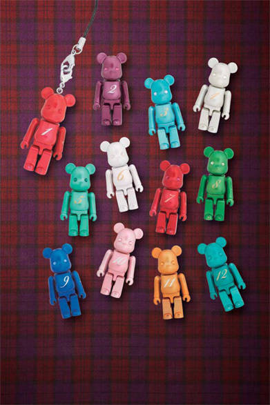 　「ST.VALENTINE’S DAY GIFT 2012」　<strong>MEDICOM TOY</strong>　BIRTHDAY BE@RBRICK各700円（4階『ガラージュ D.エディット』）<br>MADE WITH SWAROVSKI(R) ELEMENTS BE@RBRICK  TM & © 2001-2011 MEDICOM TOY CORPORATION. All rights reserved.