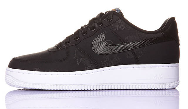 <strong>NIKE｜ナイキ</strong>　2012干支コレクション「NIKE AIR FORCE 1 LOW SUPREME」 1万8900円
