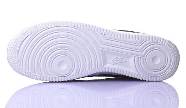 <strong>NIKE｜ナイキ</strong>　2012干支コレクション「NIKE AIR FORCE 1 LOW SUPREME」 1万8900円