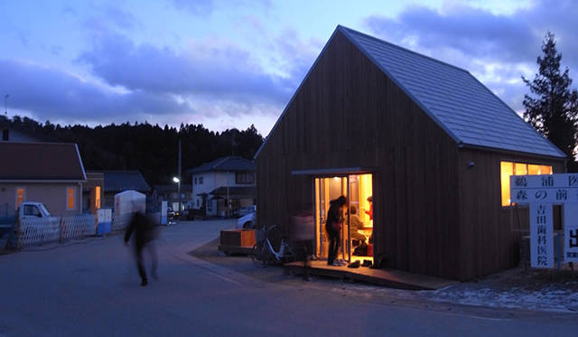 <strong>陸前高田まちのリビングプロジェクト</strong>　仮設リビング 『りくカフェ』