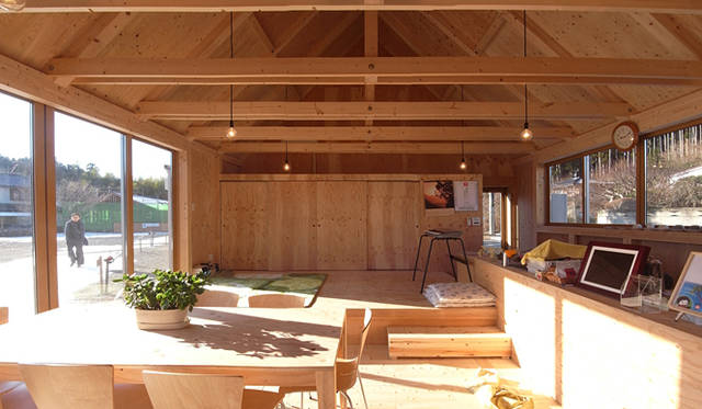 <strong>陸前高田まちのリビングプロジェクト</strong>　仮設リビング 『りくカフェ』