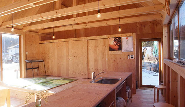 <strong>陸前高田まちのリビングプロジェクト</strong>　仮設リビング 『りくカフェ』