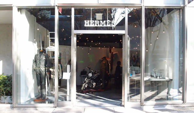 <strong>HERMÈS｜エルメス</strong>　シックな雰囲気のエントランス