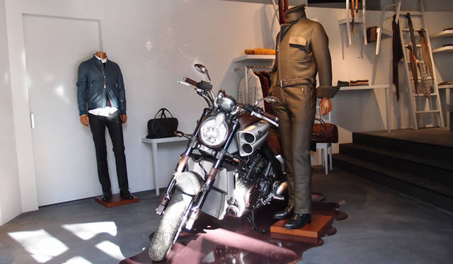 <strong>HERMÈS｜エルメス</strong>　ヤマハとのコラボバイク「VMAX×HERMÈS」