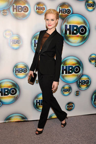 <strong>第69回ゴールデン・グローブ賞 授賞式スナップ</strong>　エヴァン・レイチェル・ウッドもロジェ ヴィヴィエのクラッチバッグでお目見え。