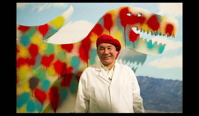 <strong>『BEAT TAKESHI KITANO 絵描き小僧展』</strong><br />Takeshi Kitano during the exhibition Beat Takeshi Kitano,Gosse de peintre,Fondation Cartier pour l’art contemporain,Paris,2010  ©Office Kitano Inc. Photo Olivier Ouadah