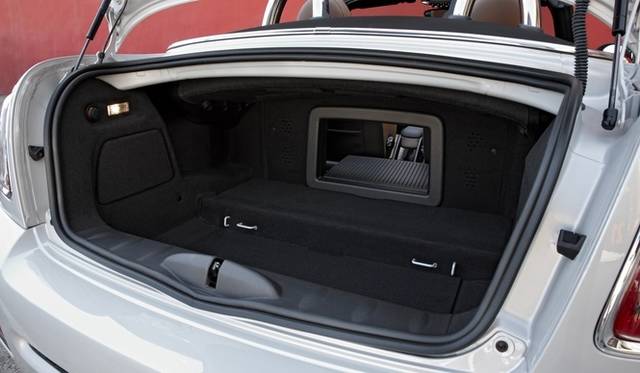 <strong>MINI Roadster｜ミニ・ロードスター</strong>　トランク容量は240リッターを確保