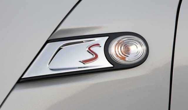 <strong>MINI Roadster｜ミニ・ロードスター</strong>　「クーパーS」は135kw(184ps)/5,500rpm、240Nm/1,600-5,000rpm（オーバーブースト時は260Nm）の直列４気筒1.6リッター・ターボ・ユニットを搭載