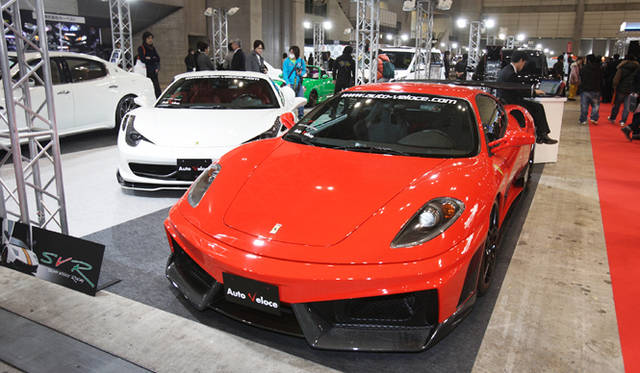 東京オートサロン2012｜<strong>SVR458 & SVR430 ｜Auto Veloce｜オートヴェローチェ</strong> ベース車: フェラーリ F430（手前）、フェラーリ F458（奥）