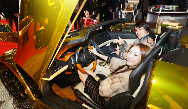 東京オートサロン2012｜<strong>Liberty Walk｜リバティーウォーク</strong>　ベース車: ランボルギーニ ムルシエラゴ