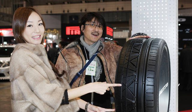 東京オートサロン2012｜<strong>NITTO｜ニットージャパン</strong>　東洋ゴム工業の対米向けとして誕生したブランド