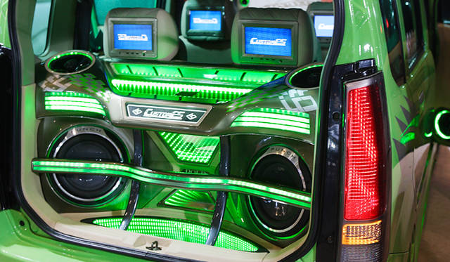 東京オートサロン2012｜<strong>CUSTOM Fanatics SENDAI｜カスタムファナティックス仙台</strong>　ベース車: マツダ AZ-ワゴン