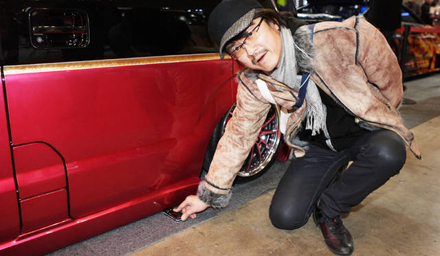 東京オートサロン2012｜<strong>ラブリイ｜尾林ファクトリー</strong>　ベース車: スズキ エブリイ　草一「携帯が入らないよ」