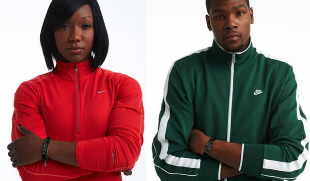 <strong>NIKE｜ナイキ</strong>　「NIKE+ FuelBand」　左／カルメリタ・ジーター（2011年世界陸上女子100メートルチャンピオン）、右／ケビン・デュラント（NBAオクラホマシティ・サンダー）