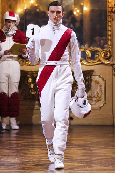 <strong>MONCLER GAMME BLEU｜モンクレール ガム・ブルー</strong>　©MONCLER