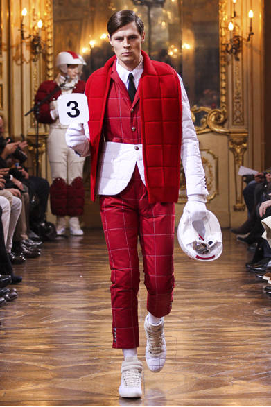 <strong>MONCLER GAMME BLEU｜モンクレール ガム・ブルー</strong>　©MONCLER