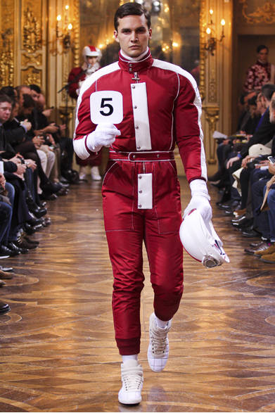 <strong>MONCLER GAMME BLEU｜モンクレール ガム・ブルー</strong>　©MONCLER