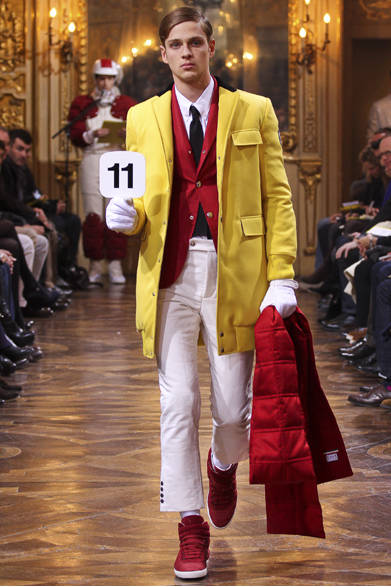 <strong>MONCLER GAMME BLEU｜モンクレール ガム・ブルー</strong>　©MONCLER