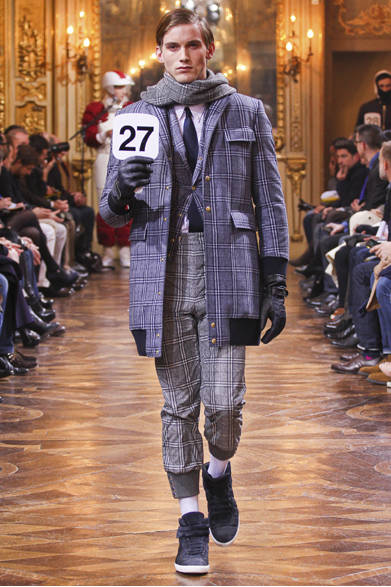 <strong>MONCLER GAMME BLEU｜モンクレール ガム・ブルー</strong>　©MONCLER