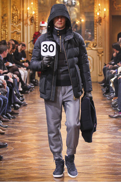 <strong>MONCLER GAMME BLEU｜モンクレール ガム・ブルー</strong>　©MONCLER
