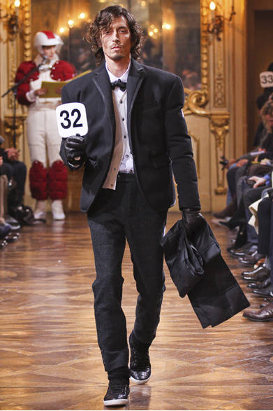 <strong>MONCLER GAMME BLEU｜モンクレール ガム・ブルー</strong>　©MONCLER