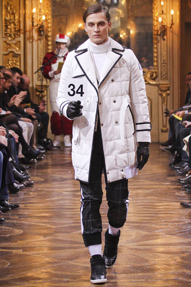 <strong>MONCLER GAMME BLEU｜モンクレール ガム・ブルー</strong>　©MONCLER