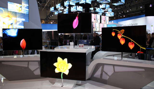 <strong>世界最大の家電見本市　CES 2012 現地レポート</strong>　サムスン電子の有機ELテレビ。