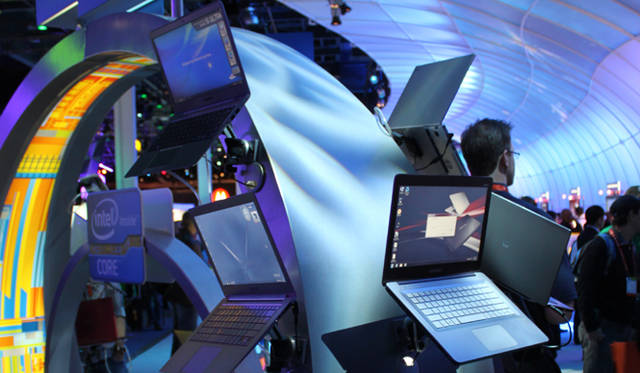 <strong>世界最大の家電見本市　CES 2012 現地レポート</strong>　ウルトラブックに力を入れるインテルのブース。