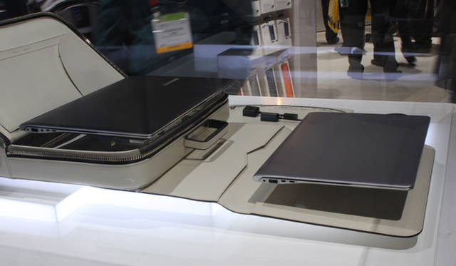 <strong>世界最大の家電見本市　CES 2012 現地レポート</strong>　サムスン電子のウルトラブック。