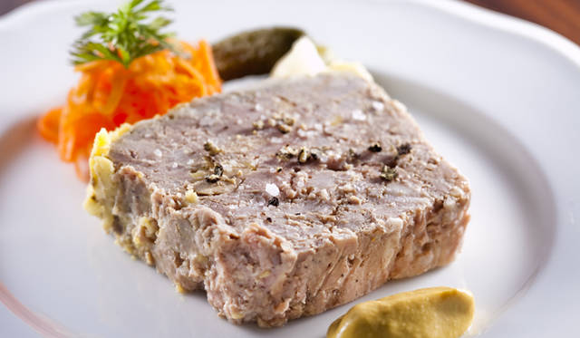 <strong>レストラン『ヌッフデュパプ 六本木』</strong>　白金豚のパテ・ド・カンパーニュ 1000円 