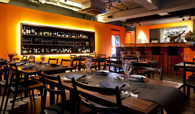 <strong>レストラン『ヌッフデュパプ 六本木』</strong>　