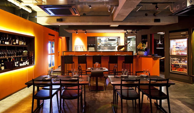 <strong>レストラン『ヌッフデュパプ 六本木』</strong>　